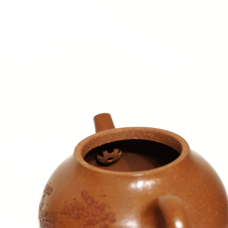 “The Pine ” Handcraft Chinese Yixing Clay Teapot -200ml