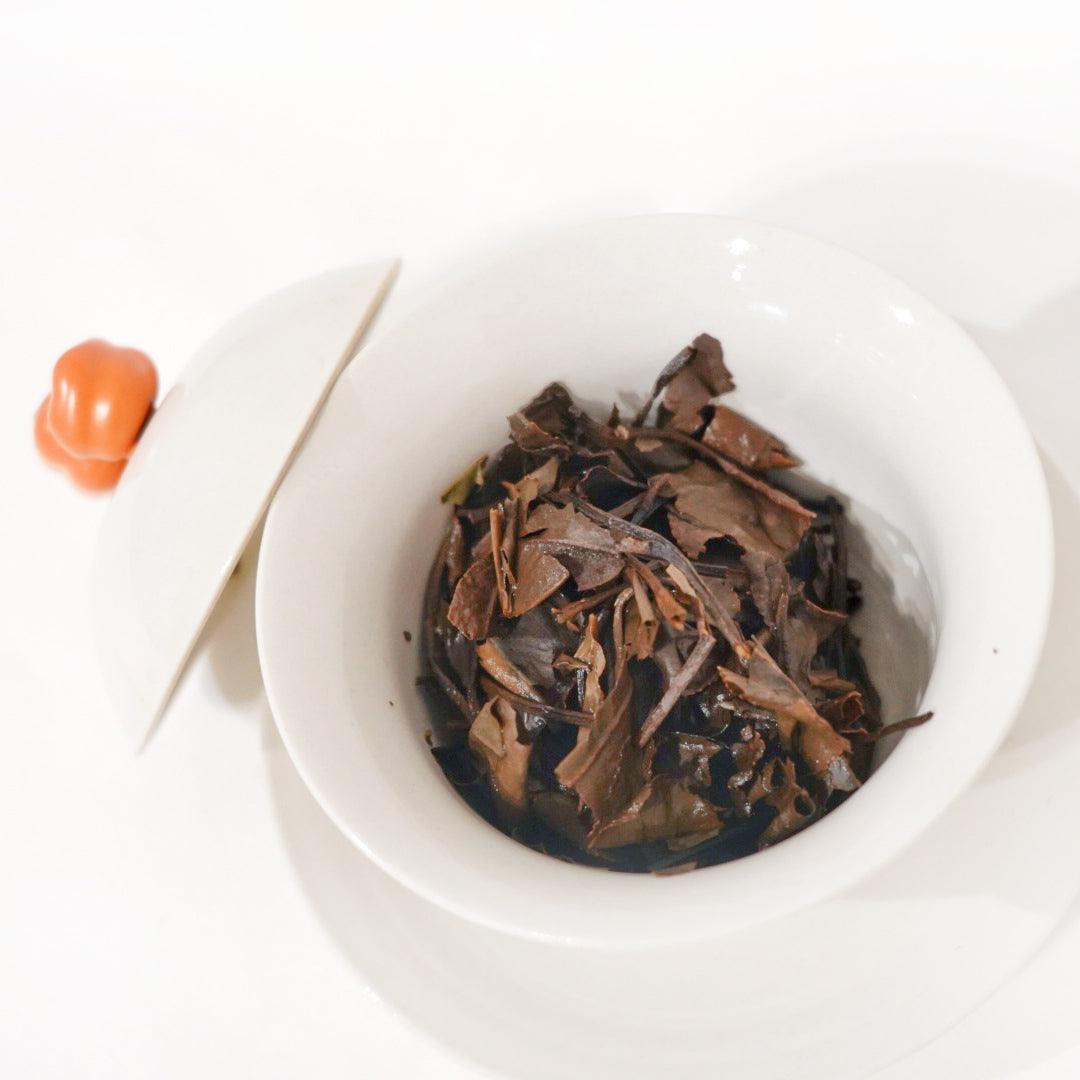 Wild Aged White Tea Cake Year 2008 - A Moment of Tea