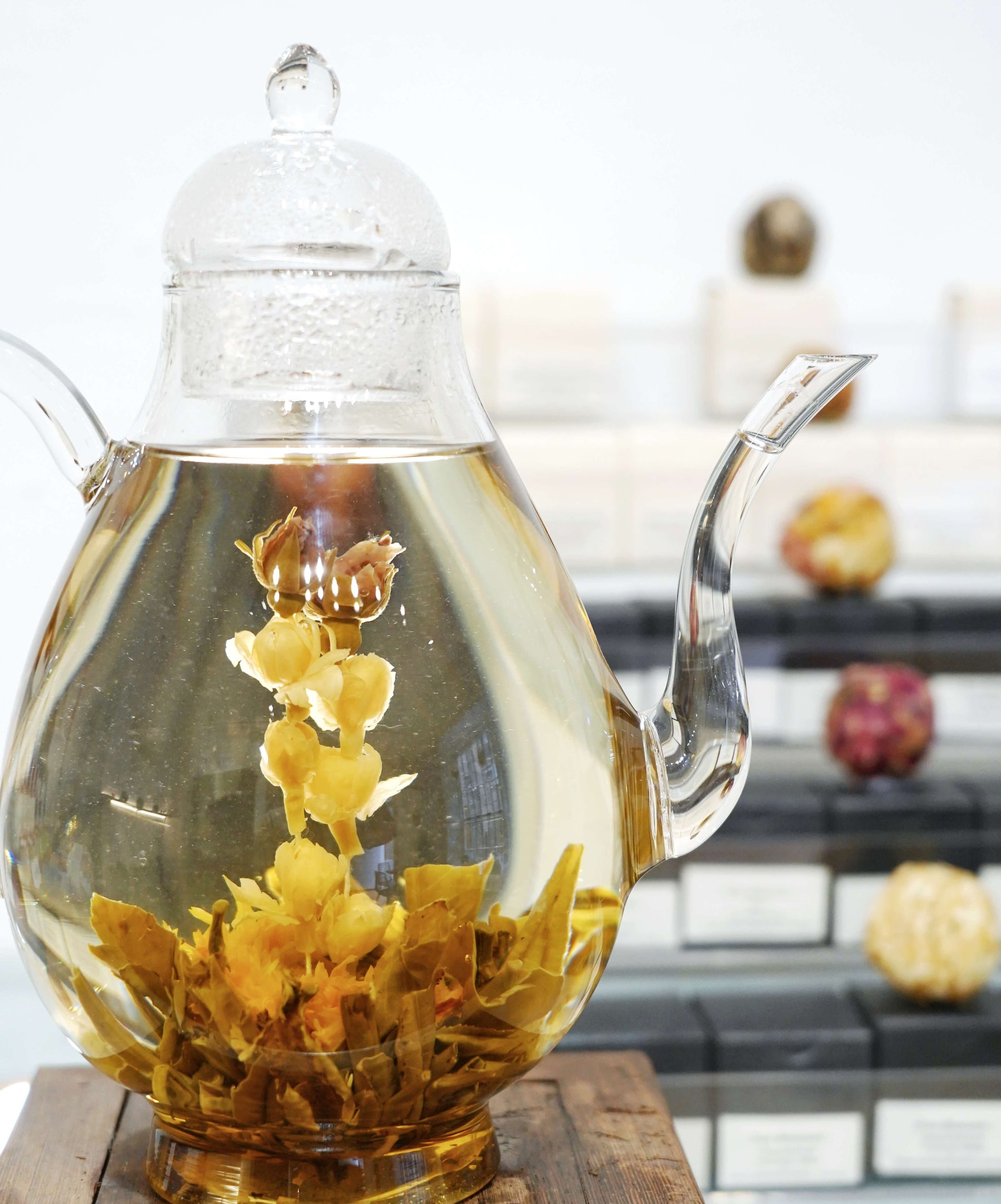 Clear glass teapot 700ml for loose-leaf tea