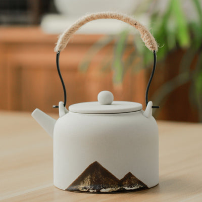 Elegant Plain White Ceramic Teapot, a blend of tradition and modern design.