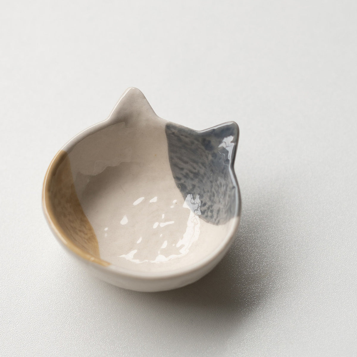 Cream cat ceramic mini dish in calico, cat head shape, 6 cm