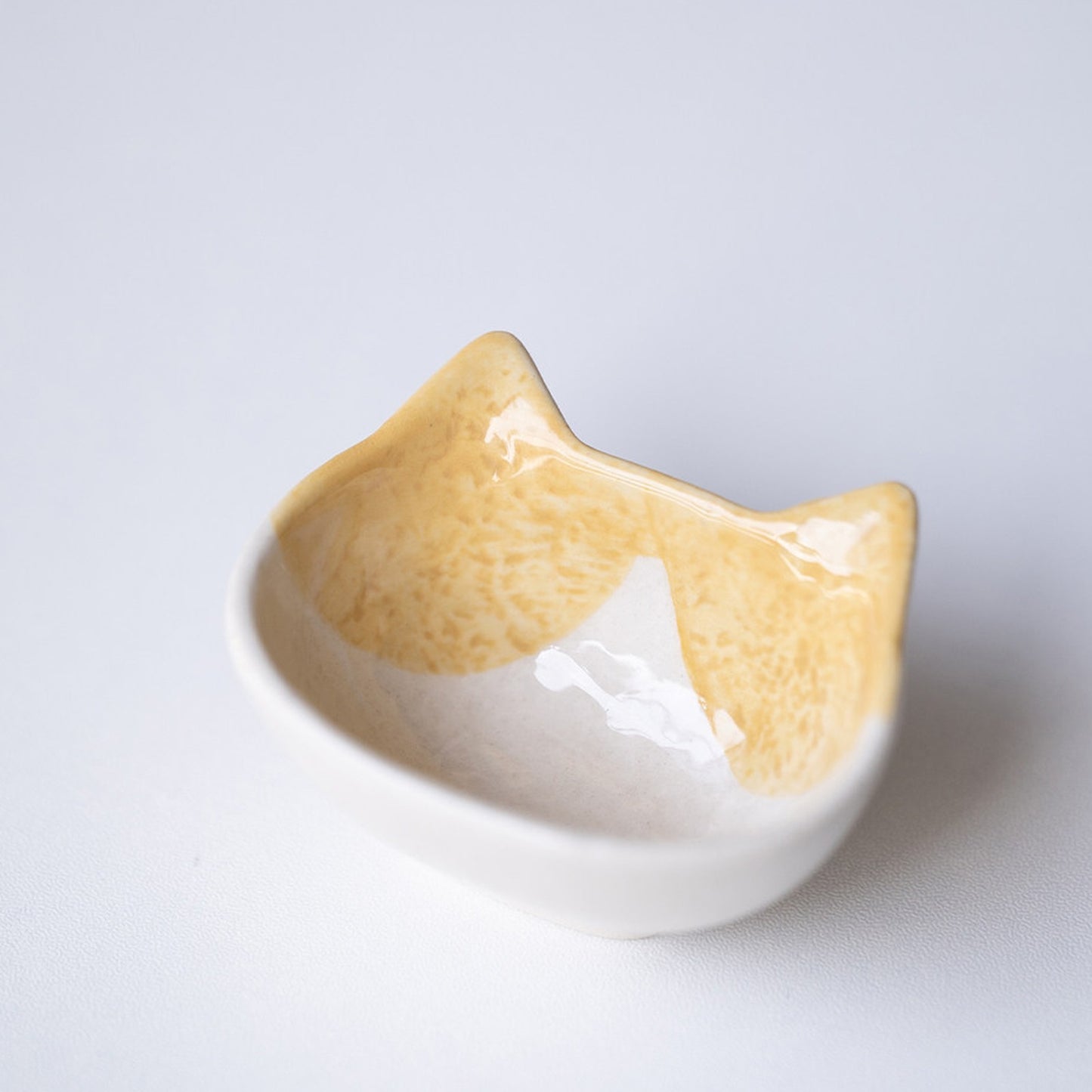 Speckled ear cat mini dish with ginger ears, 5.6 cm