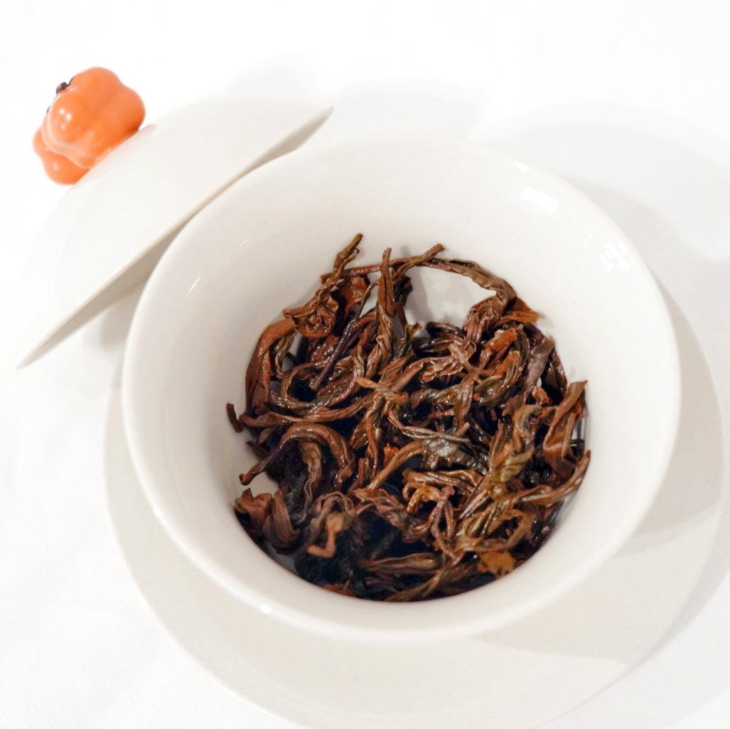 Yunnan Black Tea (Dian Hong) - A Moment of Tea